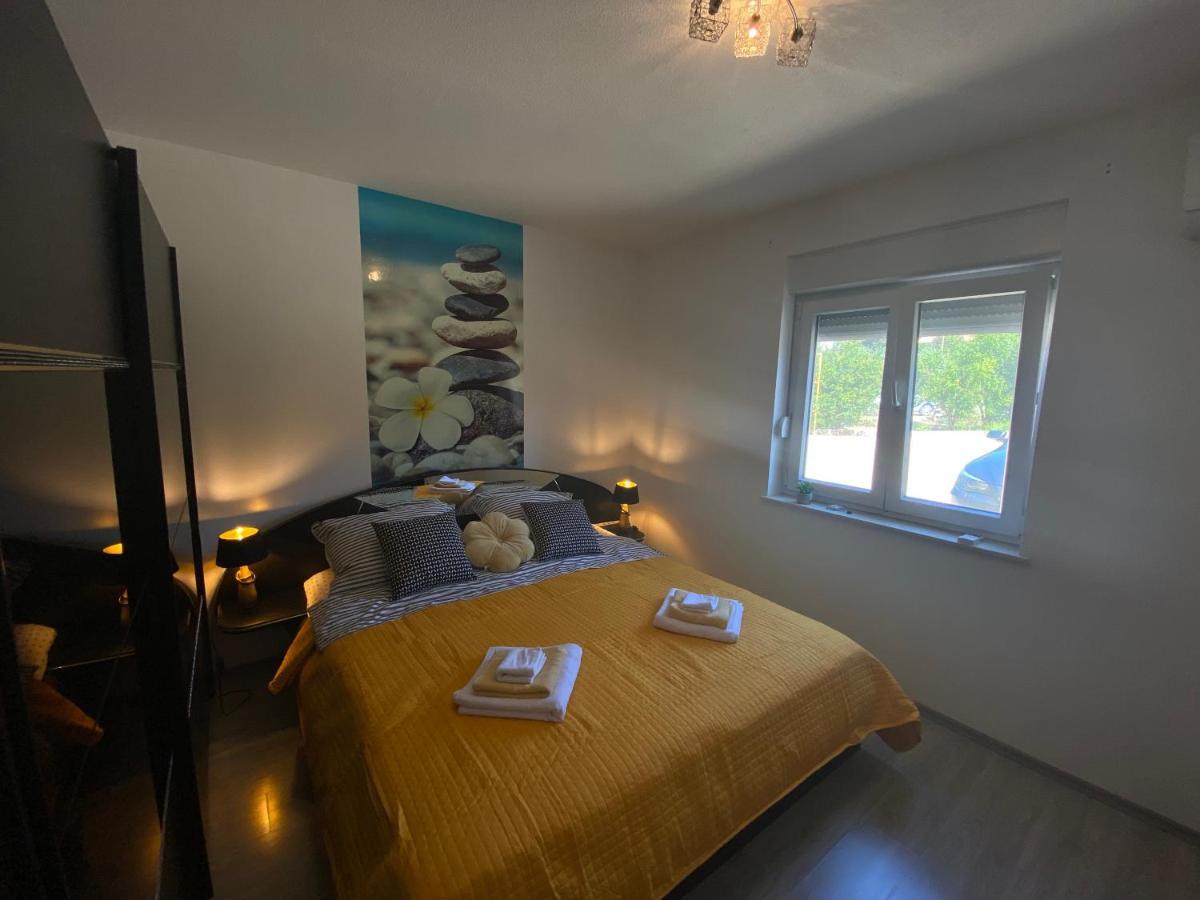 Spacious Apartment Close To The Sea In Kastel Luksic Kastela Luaran gambar