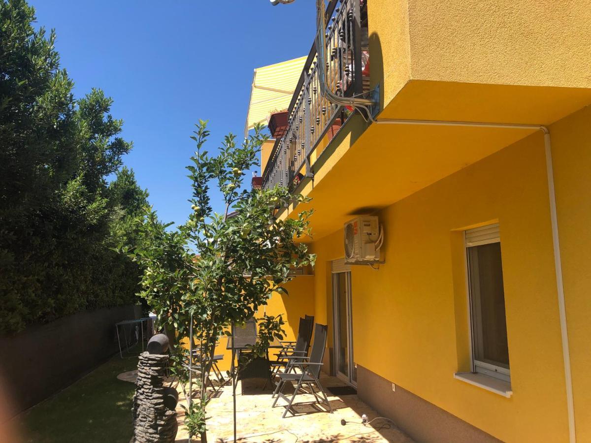 Spacious Apartment Close To The Sea In Kastel Luksic Kastela Luaran gambar