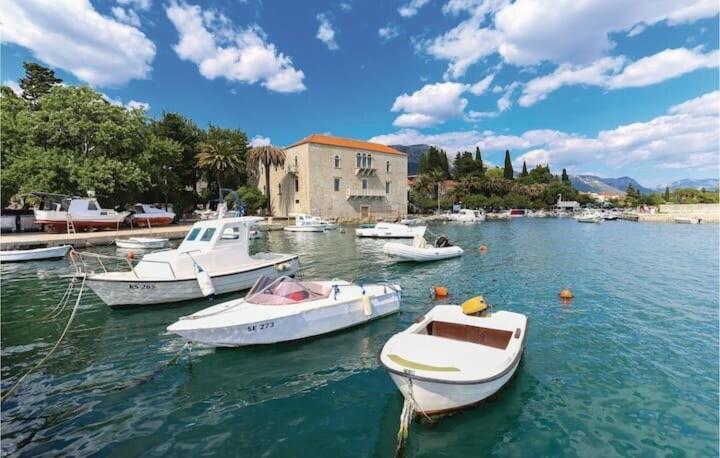 Spacious Apartment Close To The Sea In Kastel Luksic Kastela Luaran gambar