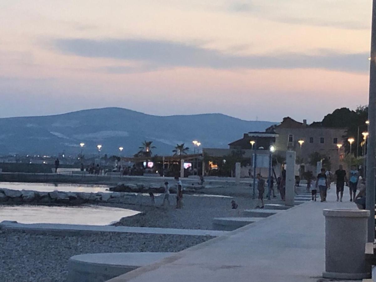Spacious Apartment Close To The Sea In Kastel Luksic Kastela Luaran gambar