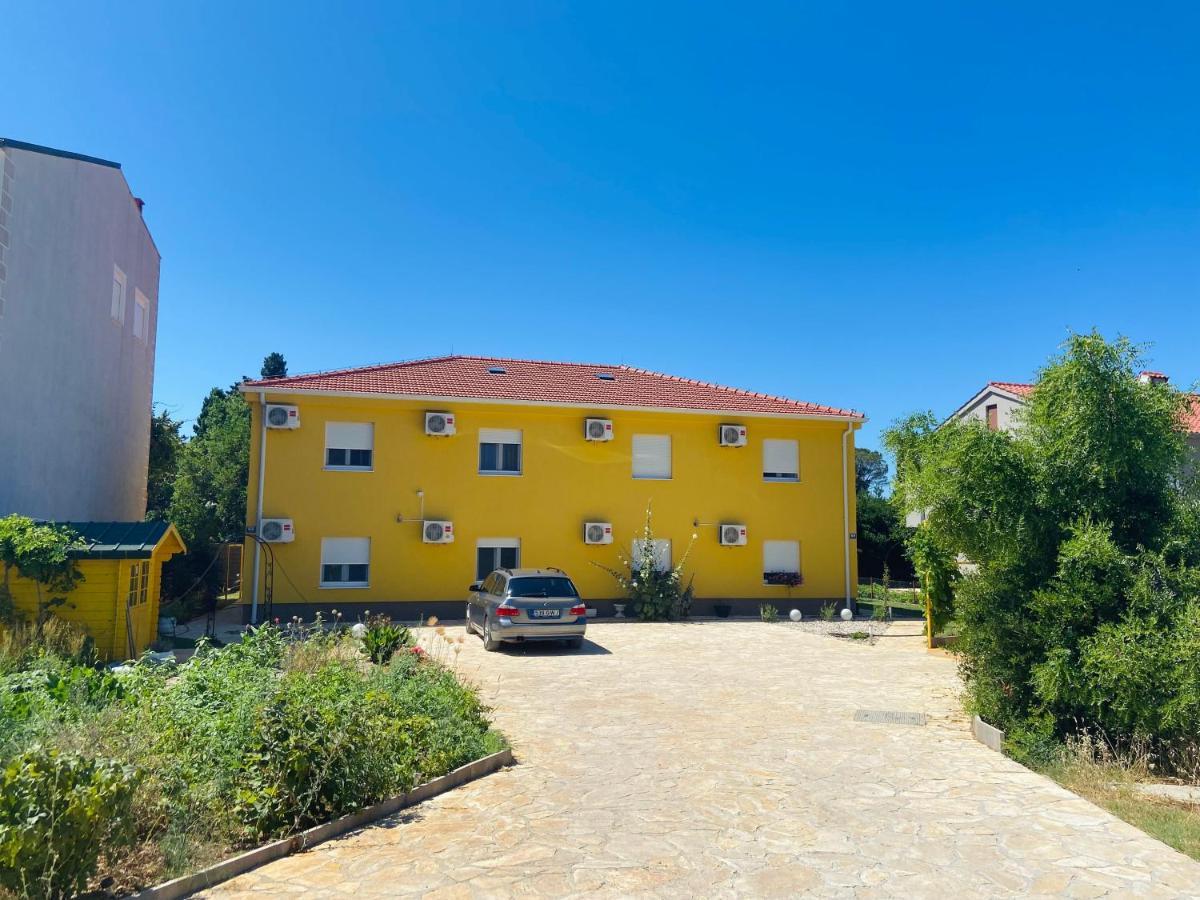 Spacious Apartment Close To The Sea In Kastel Luksic Kastela Luaran gambar