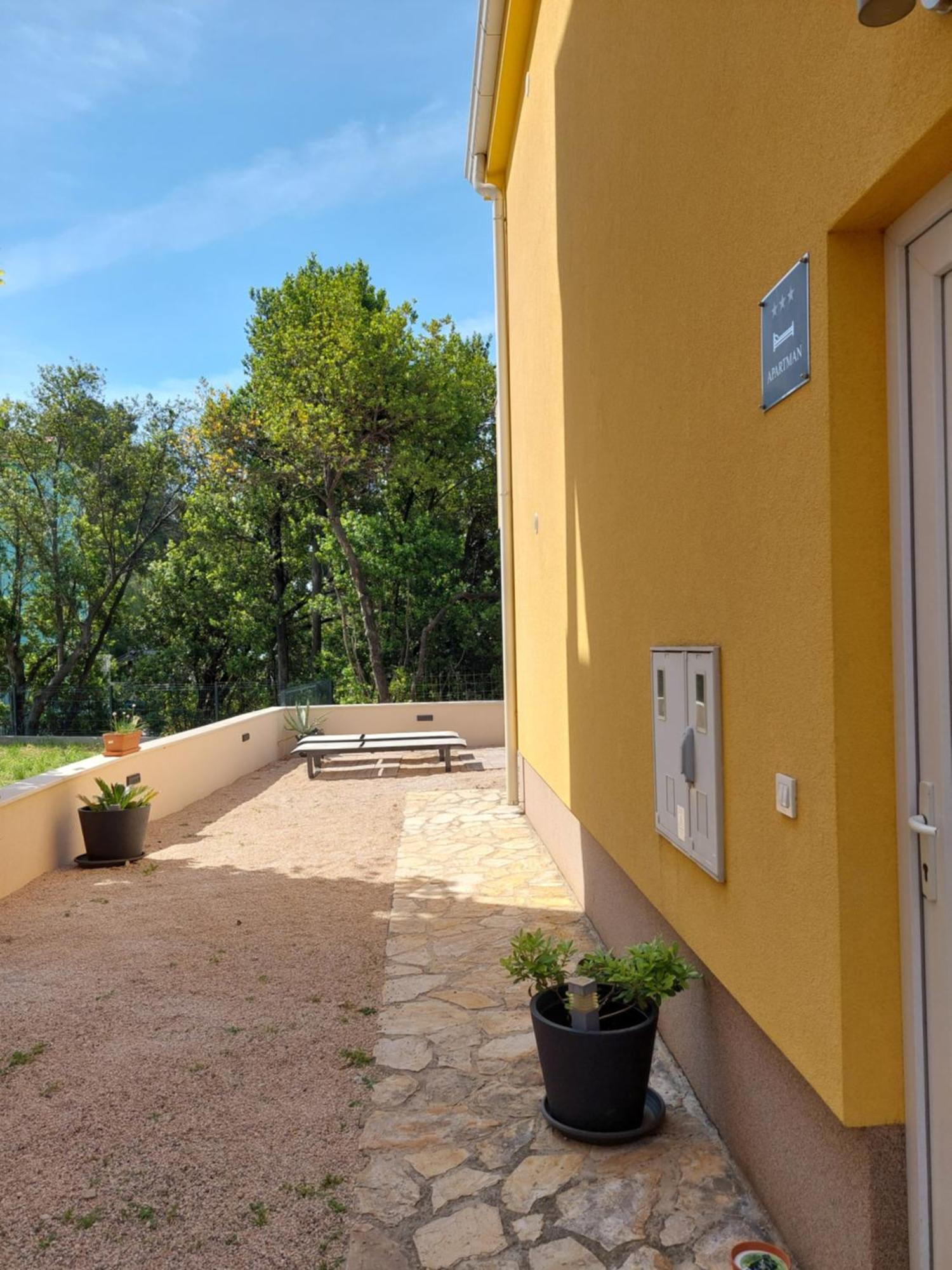 Spacious Apartment Close To The Sea In Kastel Luksic Kastela Luaran gambar