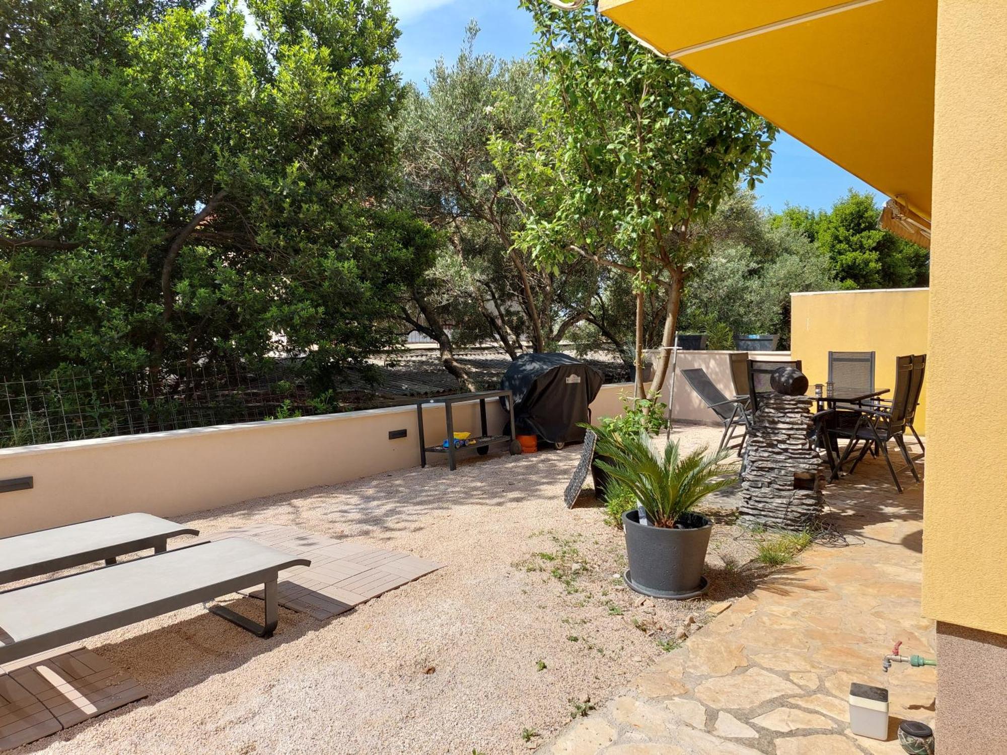 Spacious Apartment Close To The Sea In Kastel Luksic Kastela Luaran gambar