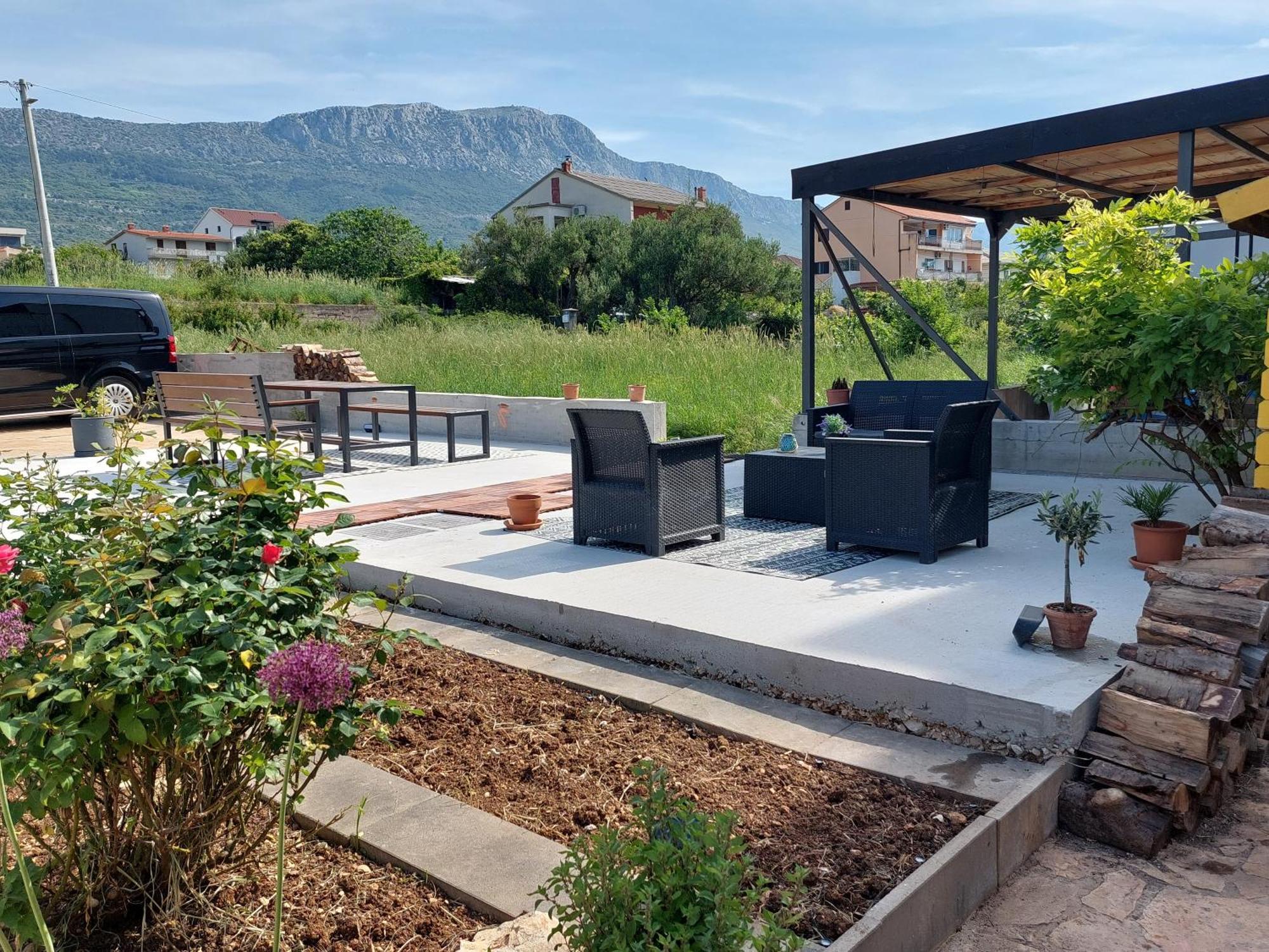 Spacious Apartment Close To The Sea In Kastel Luksic Kastela Luaran gambar