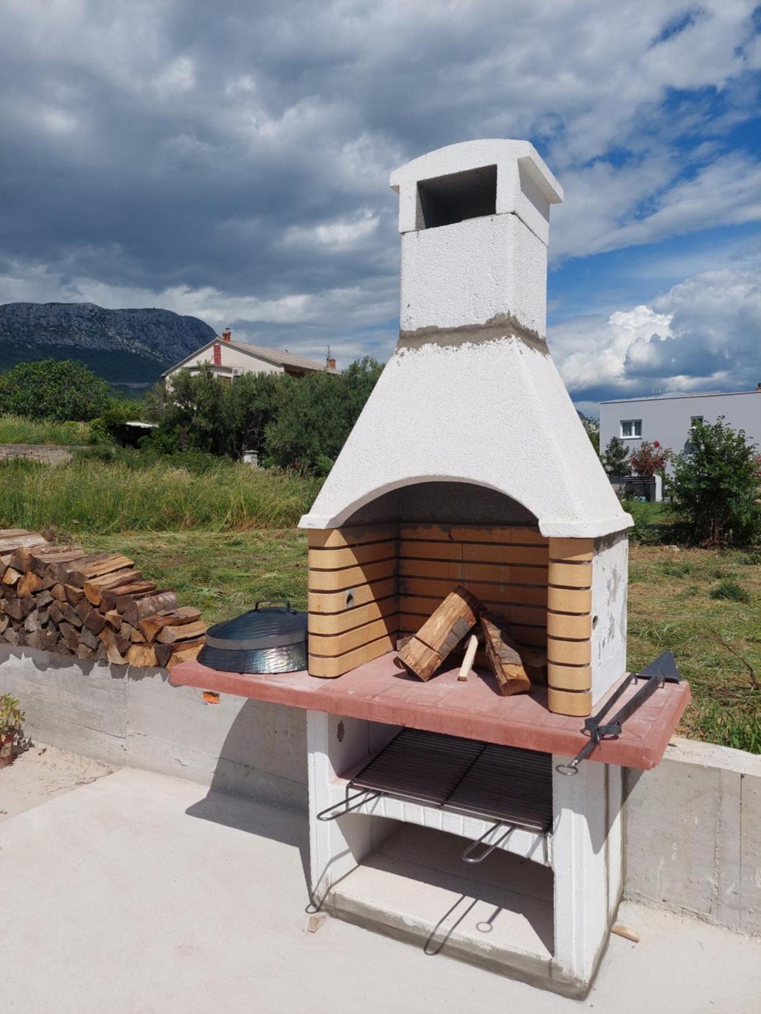Spacious Apartment Close To The Sea In Kastel Luksic Kastela Luaran gambar